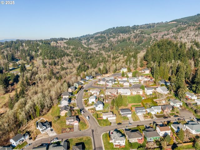 933 EDINBURGH Ct, Kelso, WA 98626