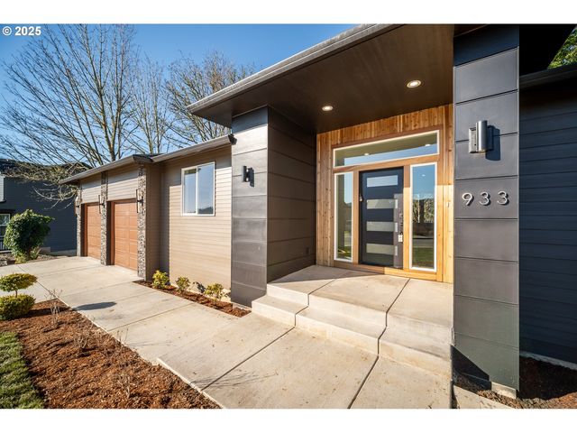 933 EDINBURGH Ct, Kelso, WA 98626