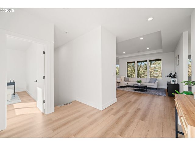 933 EDINBURGH Ct, Kelso, WA 98626