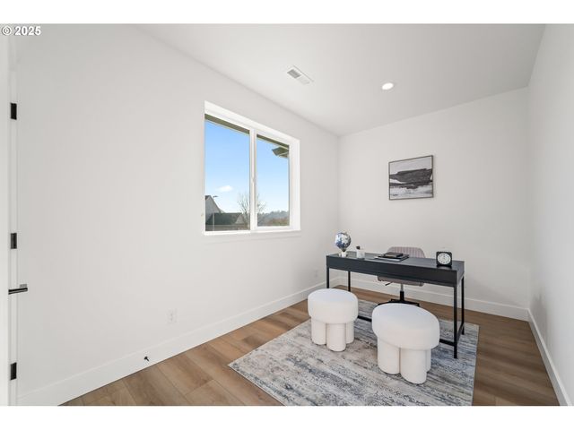 933 EDINBURGH Ct, Kelso, WA 98626