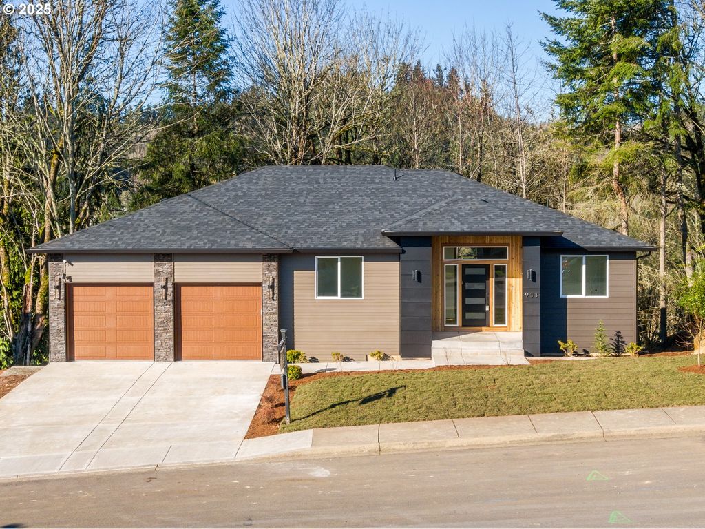 933 EDINBURGH Ct, Kelso, WA 98626