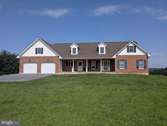 562 W 8TH ST, Waynesboro, PA 17268