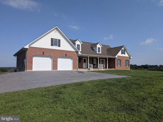 562 W 8TH ST, Waynesboro, PA 17268