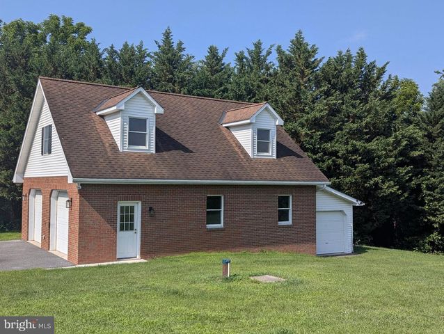 562 W 8TH ST, Waynesboro, PA 17268