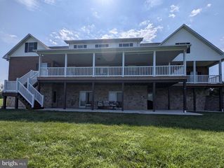 562 W 8TH ST, Waynesboro, PA 17268