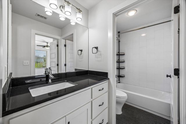 1182 Ridgeway DR B, Austin, TX 78702