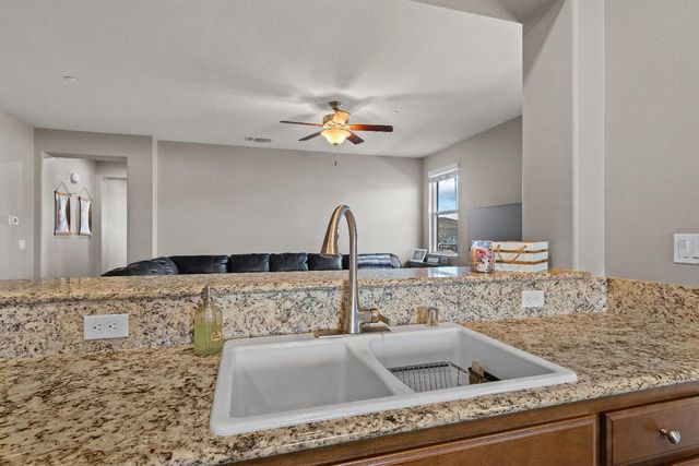 6544 Bowing Ct, Riverbank, CA 95367