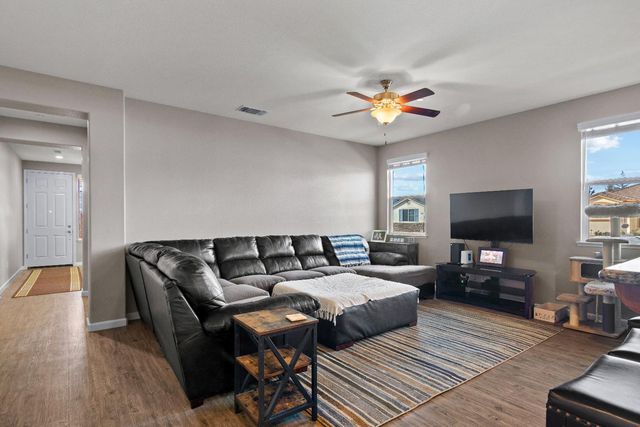 6544 Bowing Ct, Riverbank, CA 95367