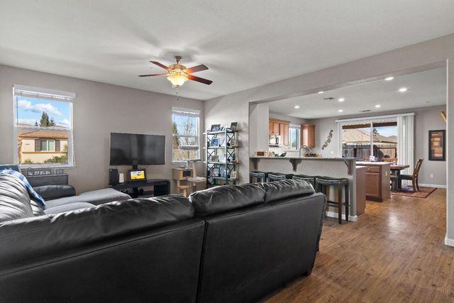 6544 Bowing Ct, Riverbank, CA 95367