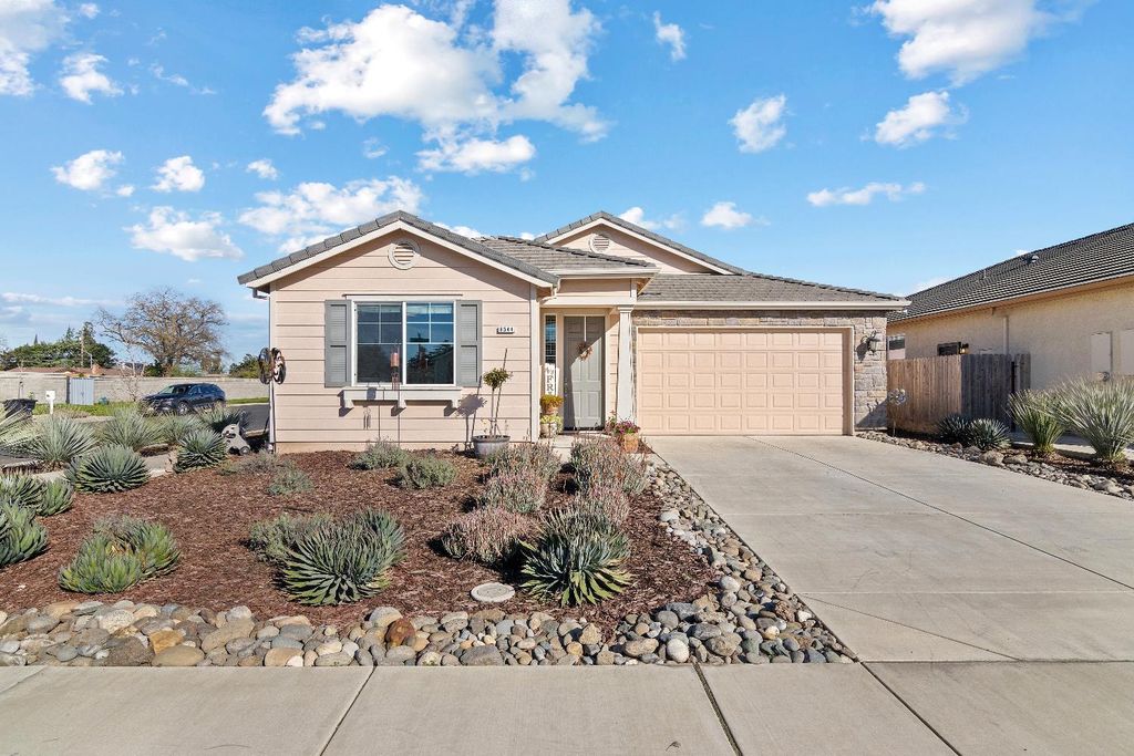 6544 Bowing Ct, Riverbank, CA 95367