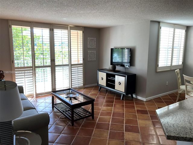 19901 E Country Club Dr 2206, Aventura, FL 33180