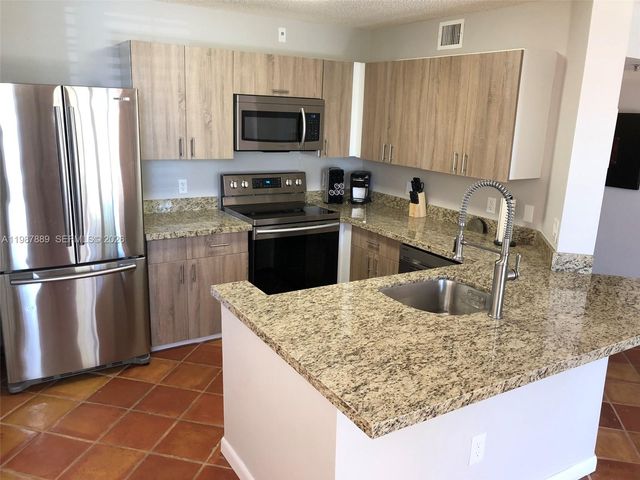 19901 E Country Club Dr 2206, Aventura, FL 33180