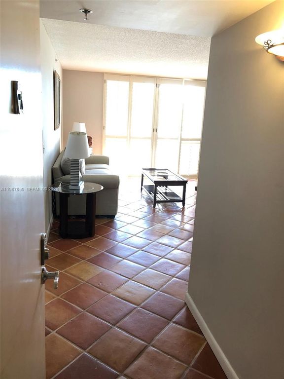 19901 E Country Club Dr 2206, Aventura, FL 33180