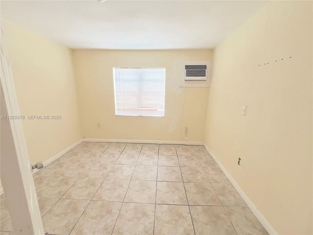 236 E 14th St B, Hialeah, FL 33010