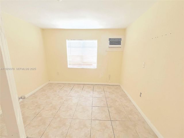 236 E 14th St B, Hialeah, FL 33010