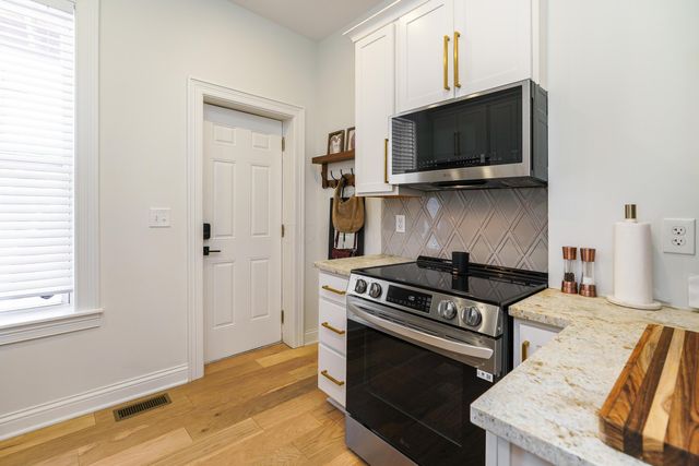 33 W Starr Avenue, Columbus, OH 43201