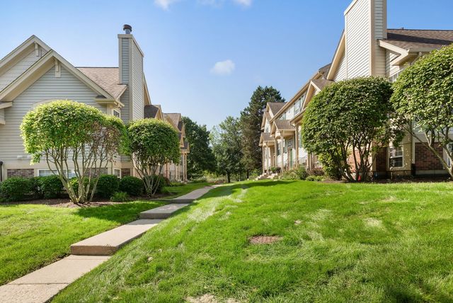 18619 W Sterling Court, Grayslake, IL 60030