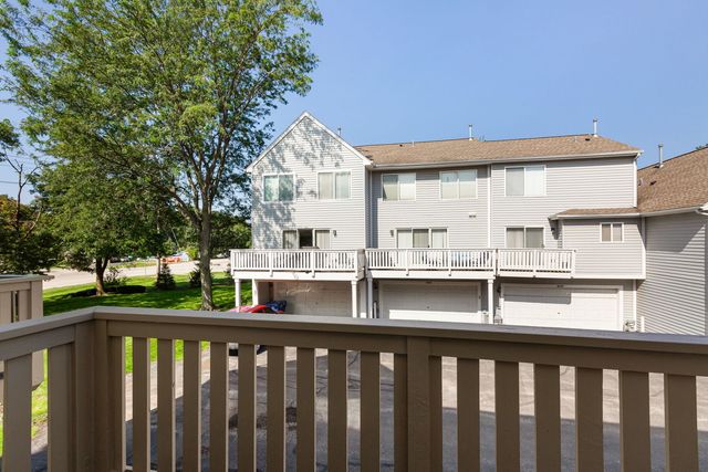 18619 W Sterling Court, Grayslake, IL 60030