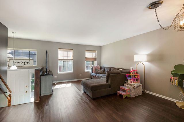 18619 W Sterling Court, Grayslake, IL 60030