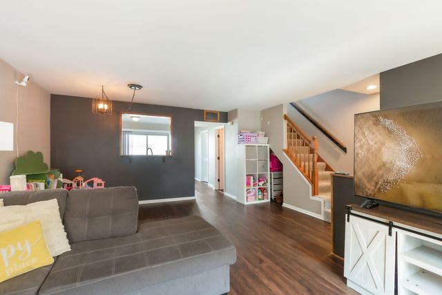 18619 W Sterling Court, Grayslake, IL 60030