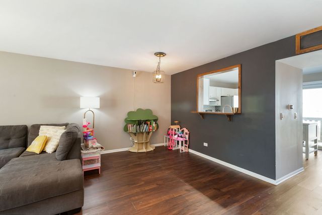 18619 W Sterling Court, Grayslake, IL 60030
