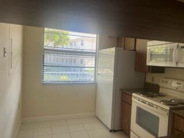 3640 WHITEHALL Drive 206, West Palm Beach, FL 33401