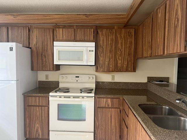 3640 WHITEHALL Drive 206, West Palm Beach, FL 33401