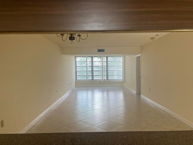 3640 WHITEHALL Drive 206, West Palm Beach, FL 33401