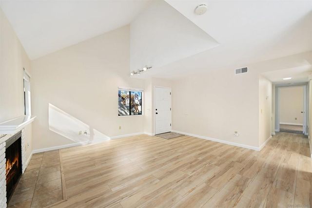 317 N Melrose Dr G, Vista, CA 92083