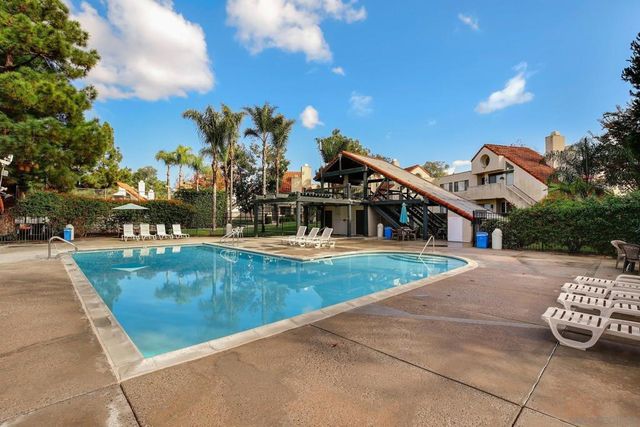 317 N Melrose Dr G, Vista, CA 92083