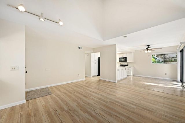 317 N Melrose Dr G, Vista, CA 92083