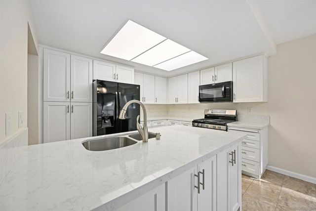 317 N Melrose Dr G, Vista, CA 92083