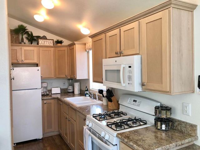 74711 Dillon Rd Spc 128, Desert Hot Springs, CA 92241
