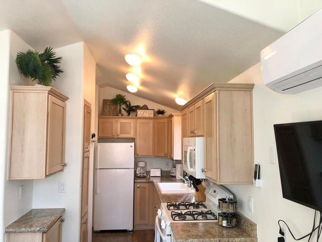 74711 Dillon Rd Spc 128, Desert Hot Springs, CA 92241