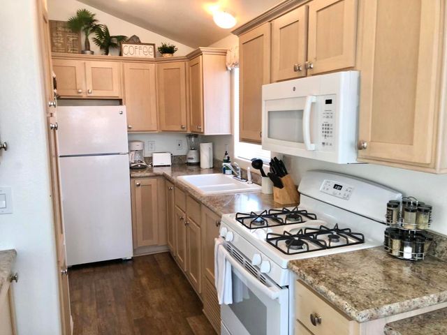 74711 Dillon Rd Spc 128, Desert Hot Springs, CA 92241