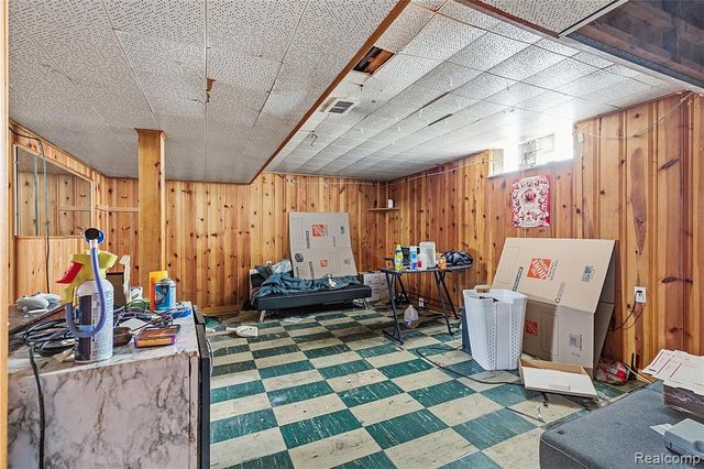 20588 Norborne, Redford, MI 48240