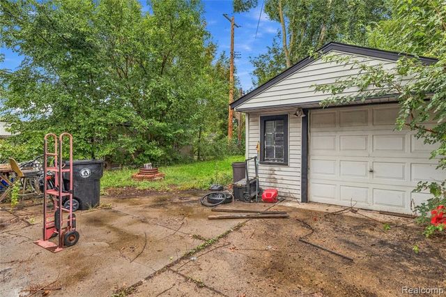 20588 Norborne, Redford, MI 48240