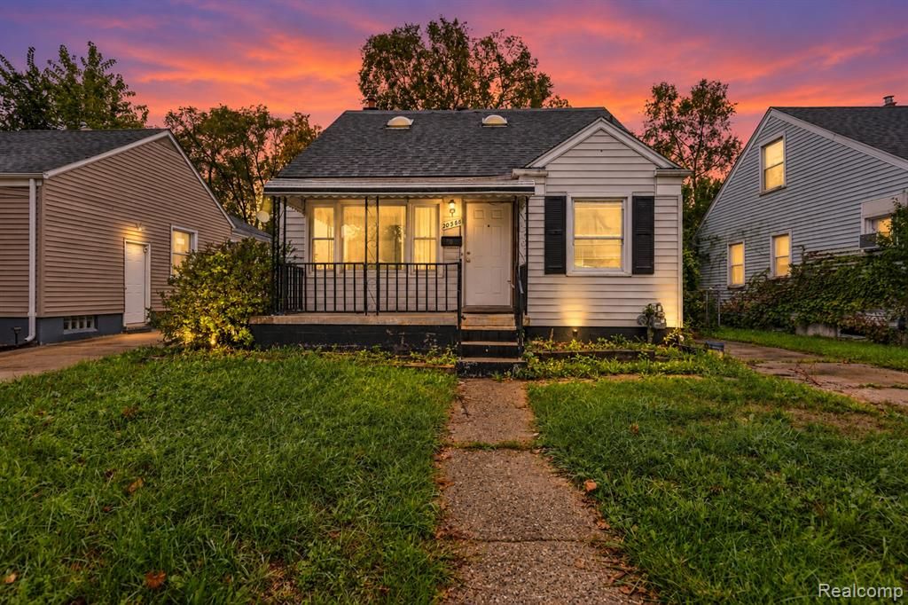 20588 Norborne, Redford, MI 48240