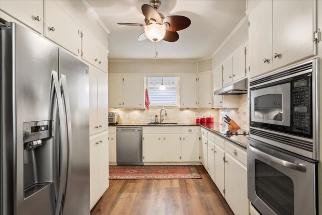 416 White Hall Drive, Woodway, TX 76712