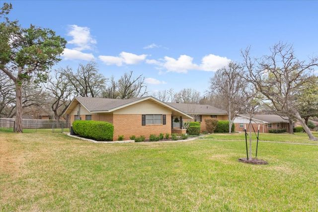 416 White Hall Drive, Woodway, TX 76712