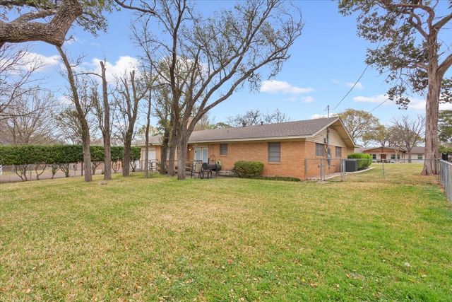 416 White Hall Drive, Woodway, TX 76712