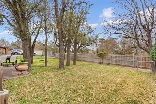416 White Hall Drive, Woodway, TX 76712