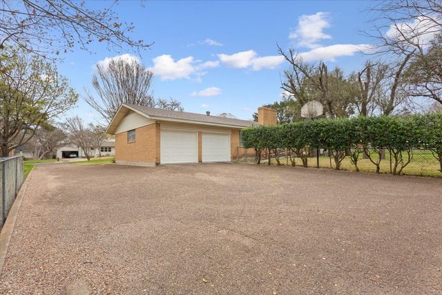 416 White Hall Drive, Woodway, TX 76712