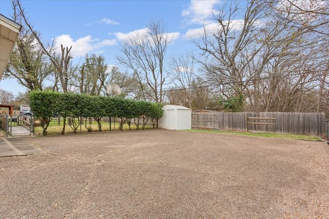 416 White Hall Drive, Woodway, TX 76712