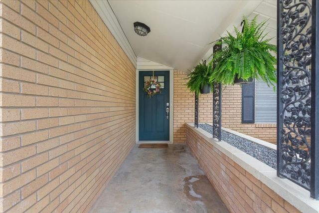 416 White Hall Drive, Woodway, TX 76712