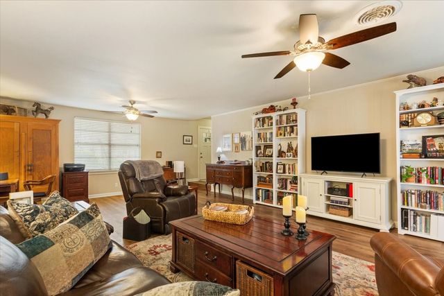 416 White Hall Drive, Woodway, TX 76712