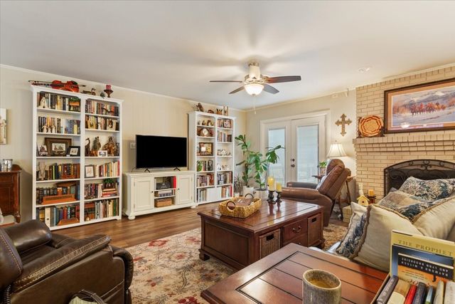 416 White Hall Drive, Woodway, TX 76712