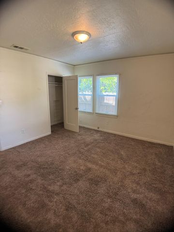 704 N Roosevelt Avenue, Fresno, CA 93728
