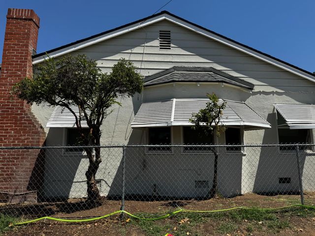704 N Roosevelt Avenue, Fresno, CA 93728
