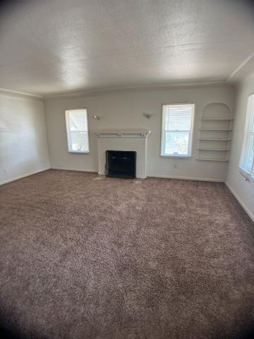 704 N Roosevelt Avenue, Fresno, CA 93728